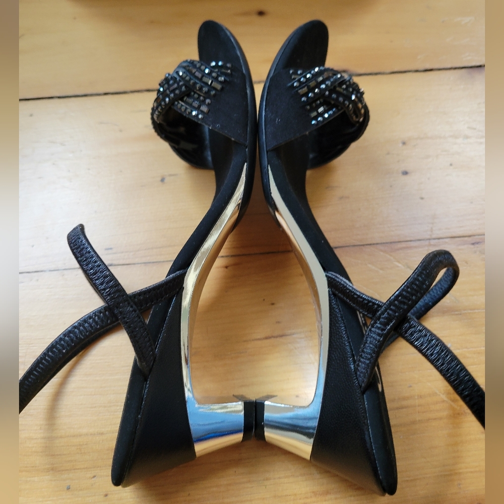 Heels Like new ONEX Made in Italy heels! Beaded Size 10 40 sexy heels. CLEAN - Picture 4 of 11